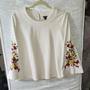 Ann Taylor Cream Blouse with 3/4 Sleeves and Embroidered Details sz M